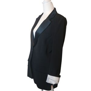 ALI RO CAVAR TUXEDO BLAZOR SZ. 6 BNWT